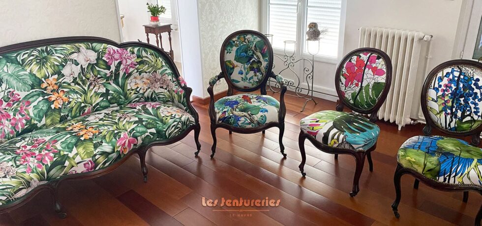 Ensemble canapé, siège et fauteuil tapissiers