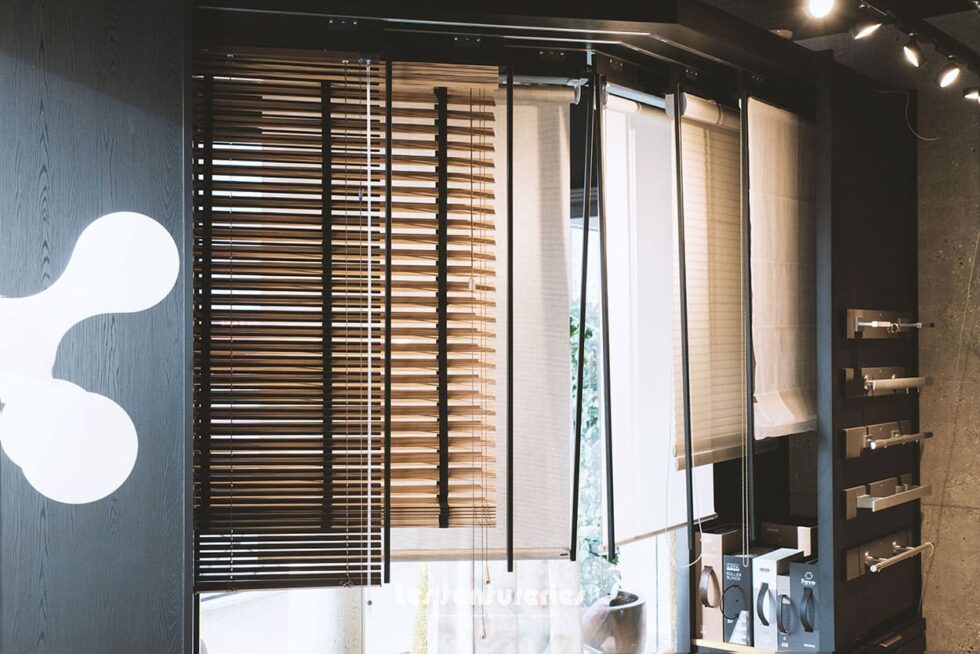 Large choix de stores, barres et accessoires